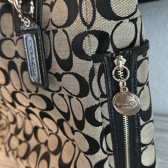 COACH Black/Gray Signature Canvas North South ZIP POCKET Gallery Tote - Picture 8 of 9